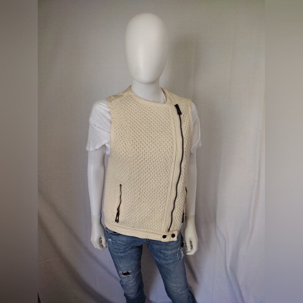 Cream white vest in Small - Picture 5 of 12